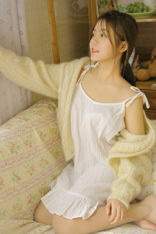 年轻女教师在线播放